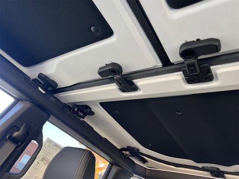 New 2025 Ford Bronco Badlands image 14