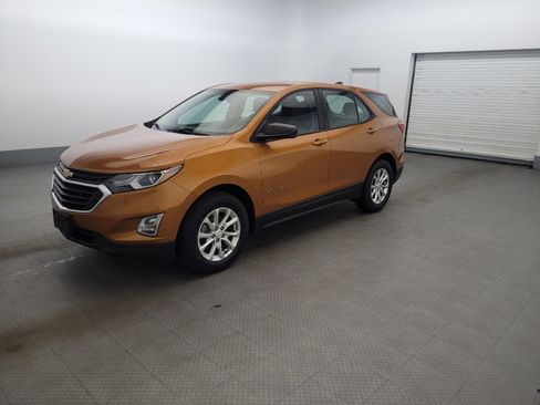 Used 2018 Chevrolet Equinox LS FWD image 2