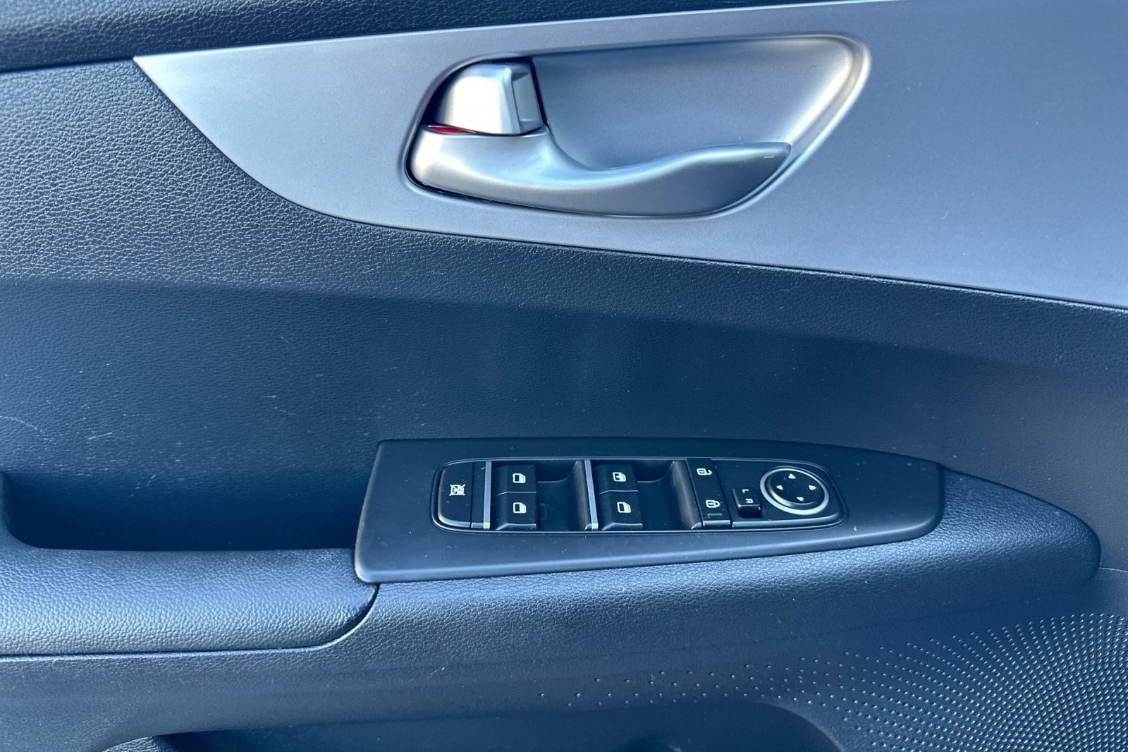 Used 2024 Kia Forte LXS FWD image 12