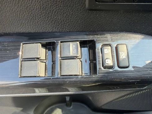 Used 2018 Toyota RAV4 Limited AWD/4WD image 20