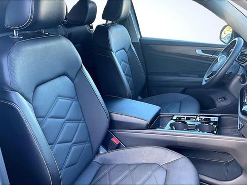 Used 2025 Volkswagen Atlas SE image 29