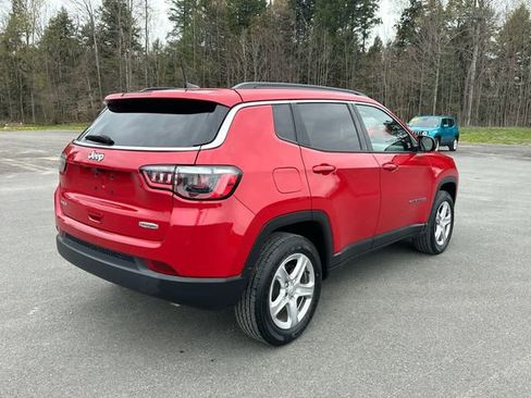 Used 2023 Jeep Compass Latitude w/ Convenience Group AWD/4WD image 5