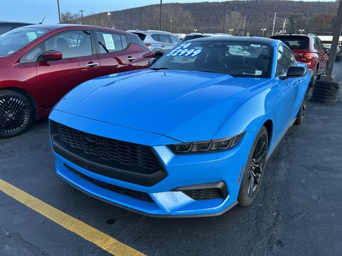 Used 2024 Ford Mustang Premium image 3