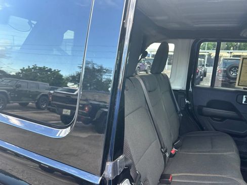 Used 2025 Jeep Wrangler Unlimited Sahara AWD/4WD image 27