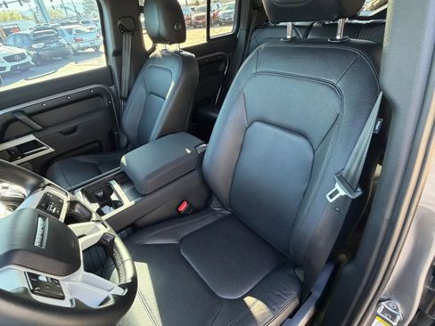 Used 2023 Land Rover Defender 110 S image 8