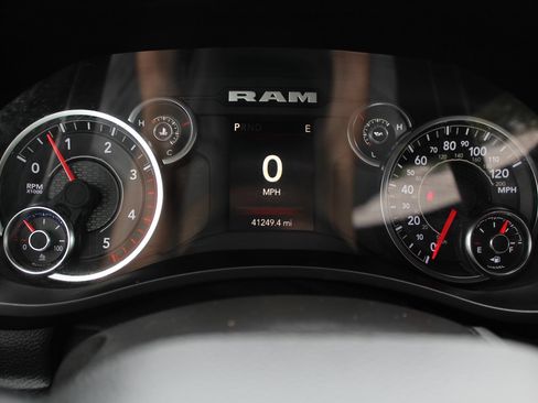 Used 2024 RAM 3500 Big Horn AWD/4WD image 16