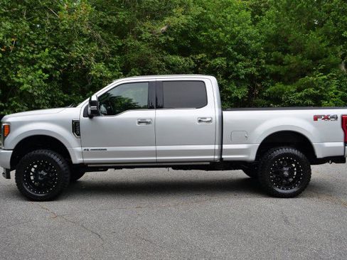Used 2019 Ford F250 Platinum w/ Platinum Ultimate Package AWD/4WD image 9