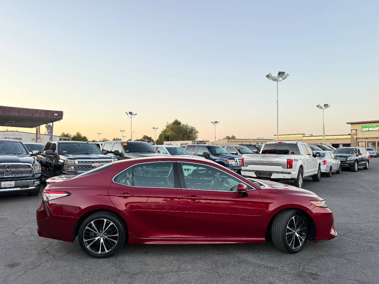 Used 2018 Toyota Camry SE FWD image 8