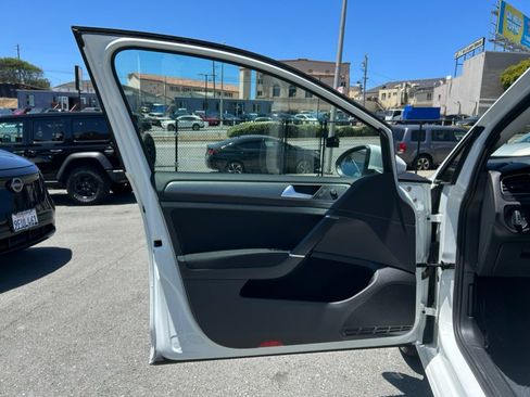 Used 2019 Volkswagen e-Golf SE w/ Driver Assistance Package FWD image 10