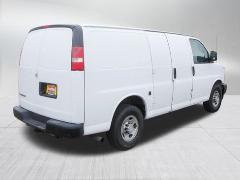 Used 2017 Chevrolet Express 2500 RWD image 7