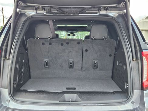 Used 2022 GMC Yukon SLT w/ SLT Luxury Package image 4