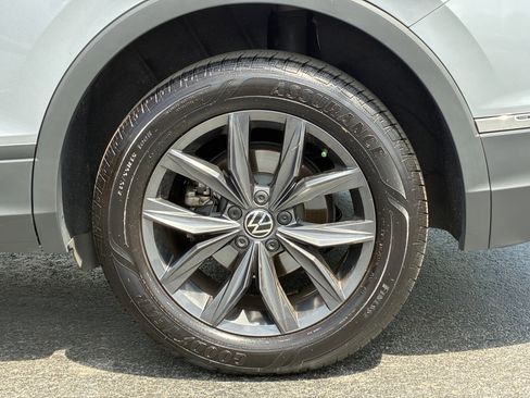 Used 2023 Volkswagen Tiguan SE FWD image 9