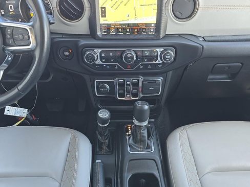 Used 2022 Jeep Wrangler Unlimited Sahara AWD/4WD image 9