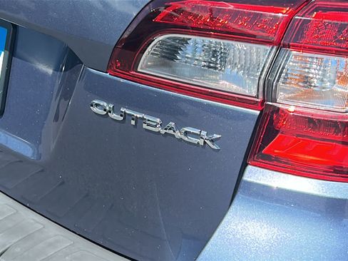 Used 2018 Subaru Outback 2.5i Limited AWD/4WD image 28