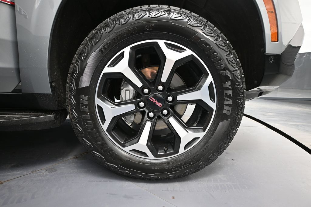 Used 2025 GMC Yukon AT4 AWD/4WD image 12
