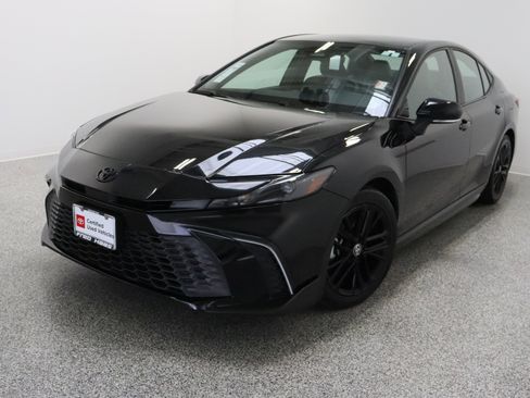 Certified 2025 Toyota Camry SE image 2