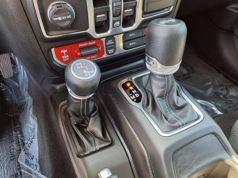 Used 2025 Jeep Wrangler Unlimited Rubicon AWD/4WD image 11