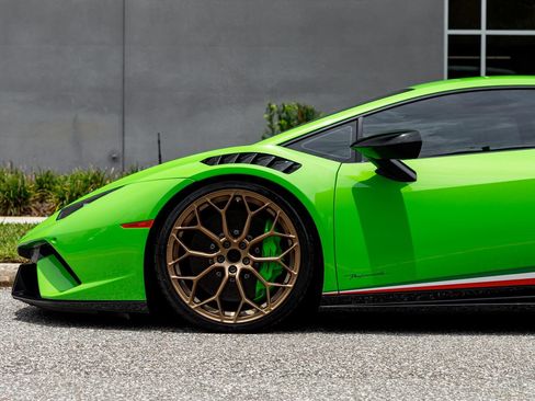 Used 2018 Lamborghini Huracan Performante AWD/4WD image 7