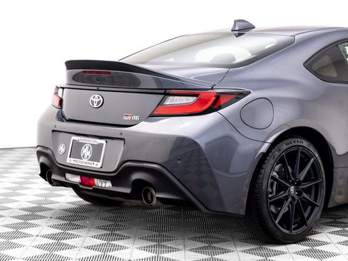 Used 2023 Toyota GR86 Premium w/ ALL Weather Mat Package (TMS) image 31