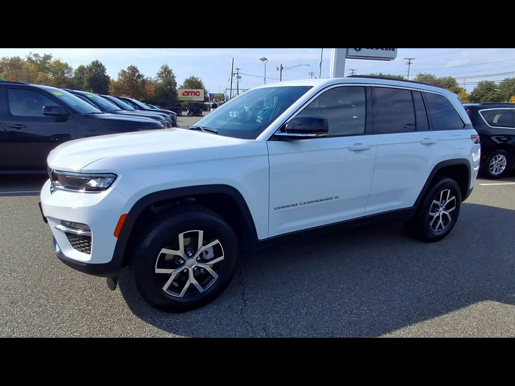 Used 2025 Jeep Grand Cherokee Limited AWD/4WD image 4