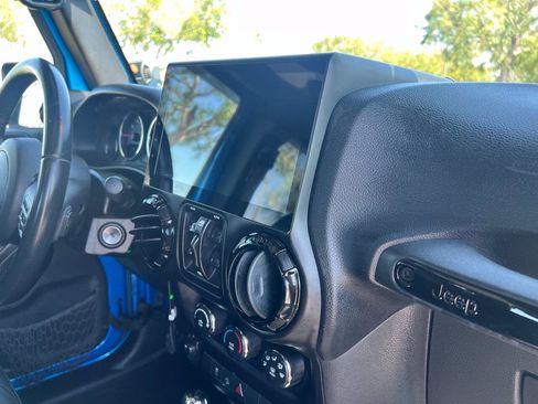Used 2016 Jeep Wrangler Unlimited Sport w/ Quick Order Package 24S AWD/4WD image 17
