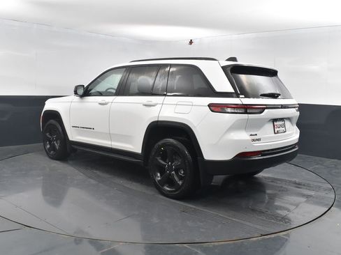 New 2025 Jeep Grand Cherokee Altitude image 8