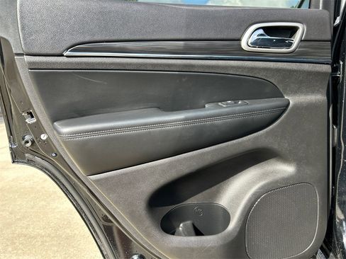 Used 2020 Jeep Grand Cherokee Limited w/ Luxury Group II image 28