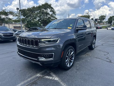 Used 2023 Jeep Wagoneer Series III w/ Premium Group I RWD image 5