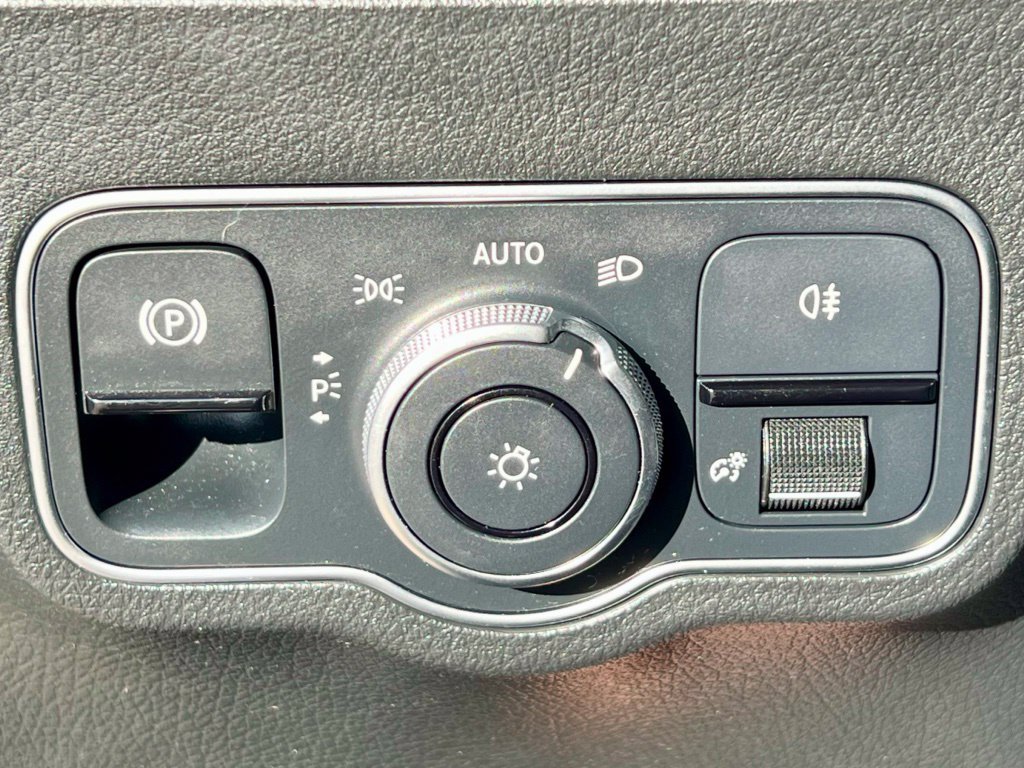 Certified 2023 Mercedes-Benz GLA 250 4MATIC image 35