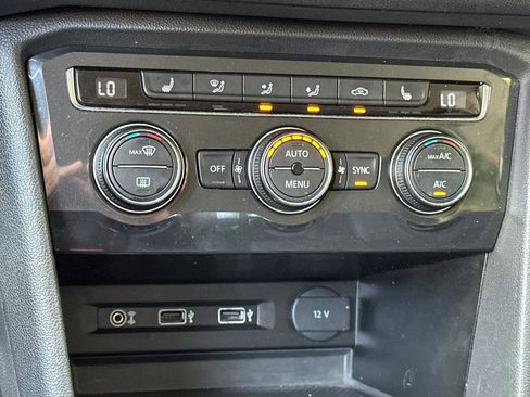 Used 2018 Volkswagen Tiguan SE image 18