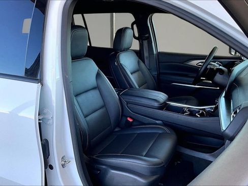 Used 2025 Chevrolet Traverse LT FWD image 29