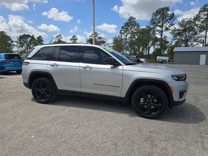 Used 2025 Jeep Grand Cherokee Limited w/ Black Appearance Package