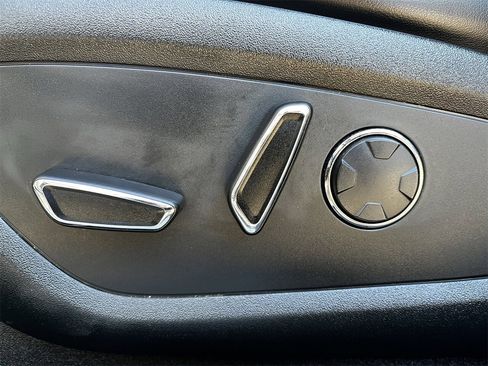 Used 2019 Lincoln MKC Reserve image 24