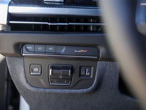 Certified 2025 Cadillac Escalade V w/ LPO, ONYX Package image 15