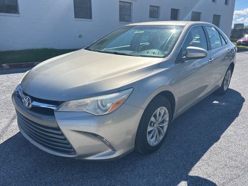 Used 2017 Toyota Camry LE image 8