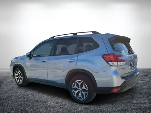 Used 2021 Subaru Forester Premium AWD/4WD image 5