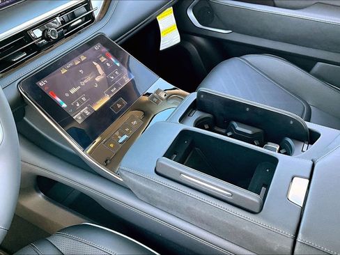 Certified 2025 INFINITI QX80 Luxe image 18