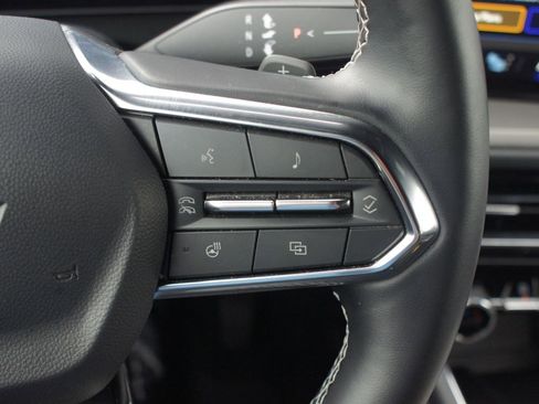 Used 2025 Chevrolet Traverse LT AWD/4WD image 10