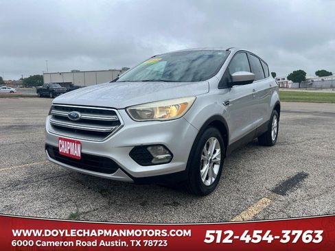 Used 2017 Ford Escape SE image 1