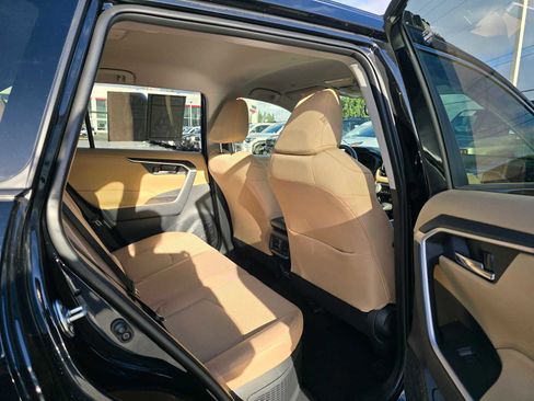 Used 2025 Toyota RAV4 XLE image 15