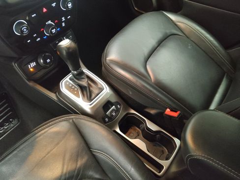 Used 2019 Jeep Renegade Limited w/ UConnect 8.4 Nav Group AWD/4WD image 26