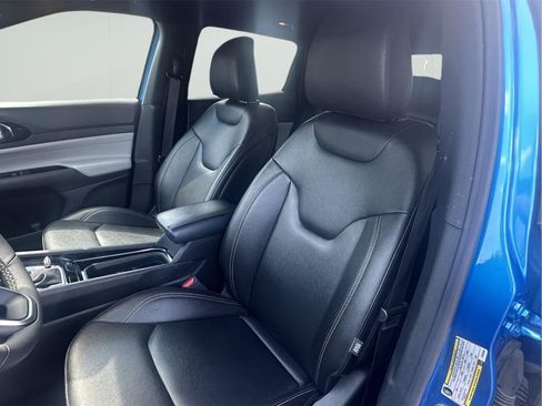 Used 2025 Jeep Compass Limited AWD/4WD image 13