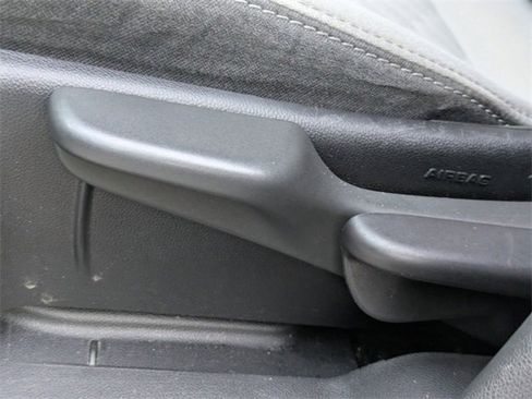 Used 2020 Chevrolet Equinox LS image 20