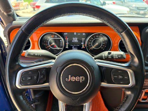 Used 2020 Jeep Wrangler Unlimited Sahara AWD/4WD image 14