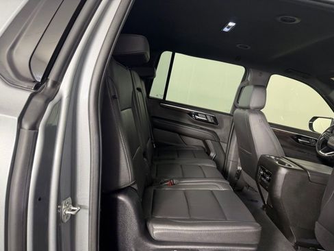Used 2025 Chevrolet Suburban Z71 AWD/4WD image 31