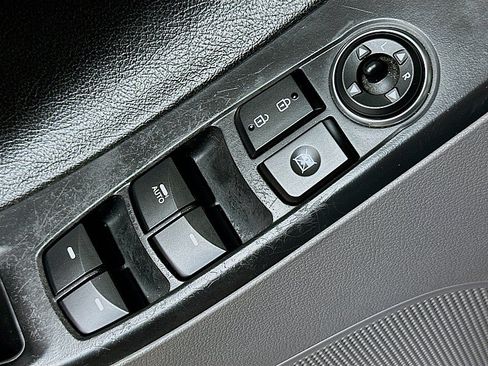 Used 2015 Hyundai Elantra SE w/ Option Group 02 FWD image 18