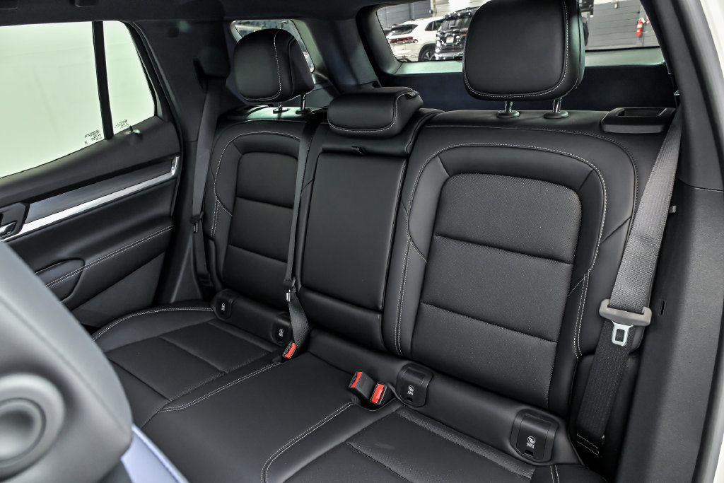 New 2027 GMC Terrain Elevation w/ Elevation Premium Package AWD/4WD image 8