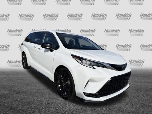 Used 2023 Toyota Sienna XSE image 2
