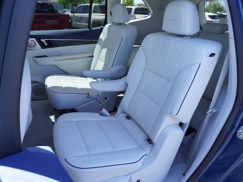 New 2026 Buick Enclave Avenir w/ Super Cruise Package FWD image 9