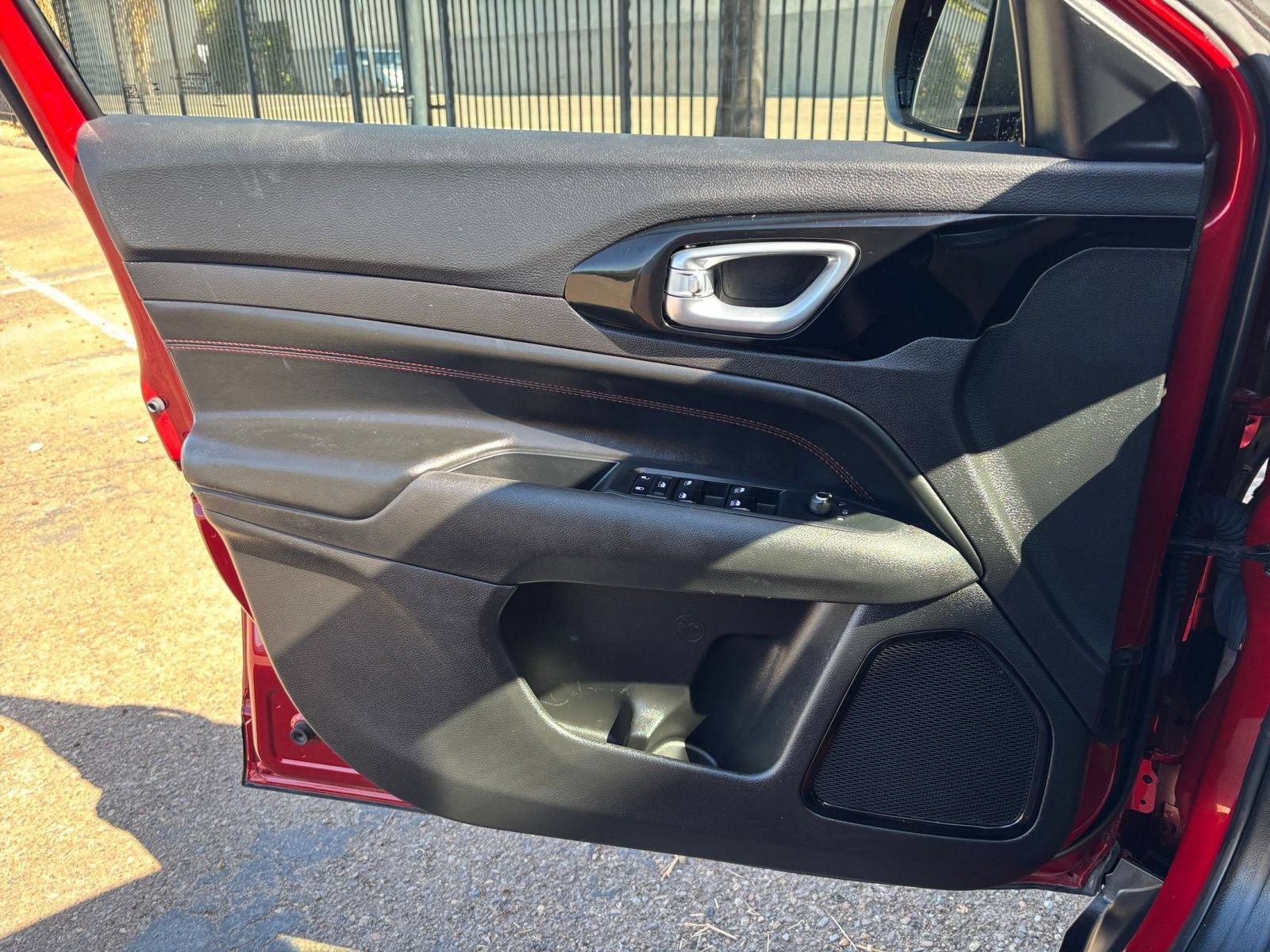 Used 2025 Jeep Compass Trailhawk AWD/4WD image 18
